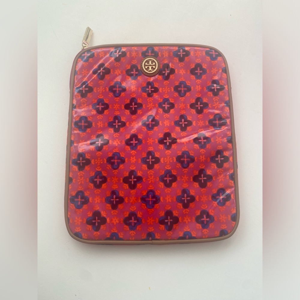 SUNDAY SALE! 🎉🌸 Tory Burch iPad Holder w/ Gold Hardware 9x10 Inches